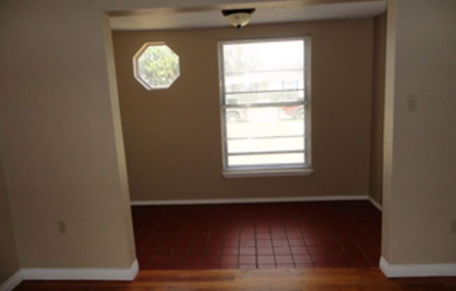 Pre-Leasing for Summer - Great 3 Bedroom Tech Terrace Home!