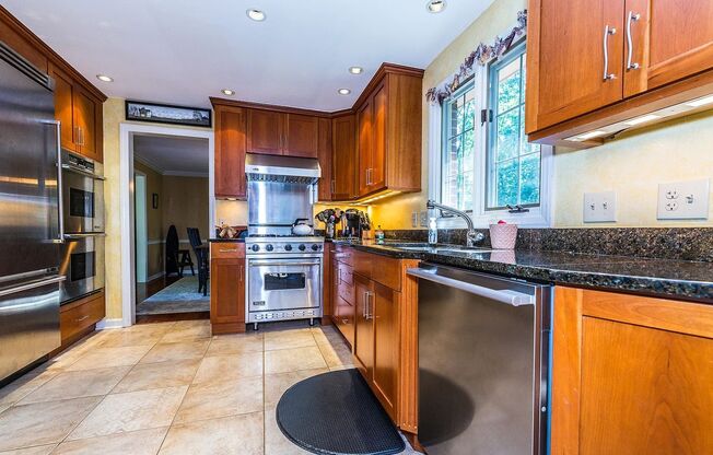 Beautiful 4-bedroom home located in Allison Park!