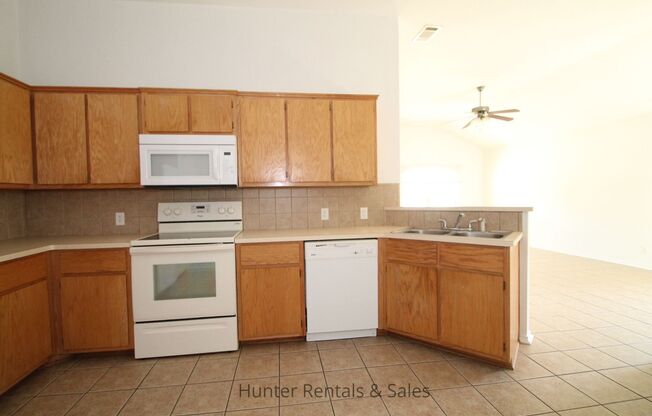 3 beds, 2 baths, $1,250, Unit Unit A