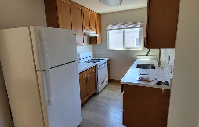 2 beds, 1 bath, $2,100