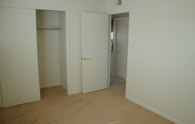 2 beds, 1 bath, 708 sqft, $900