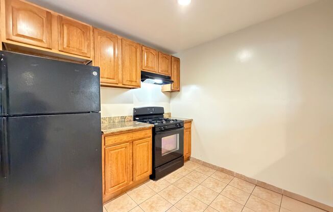2 beds, 1 bath, 695 sqft, $2,550, Unit 1523 Broadway Unit C