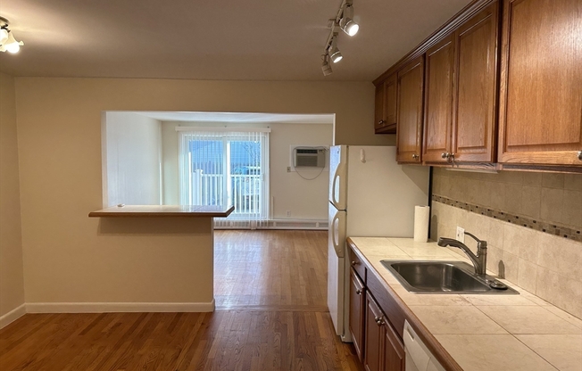 1 bed, 1 bath, 655 sqft, $1,980, Unit 7