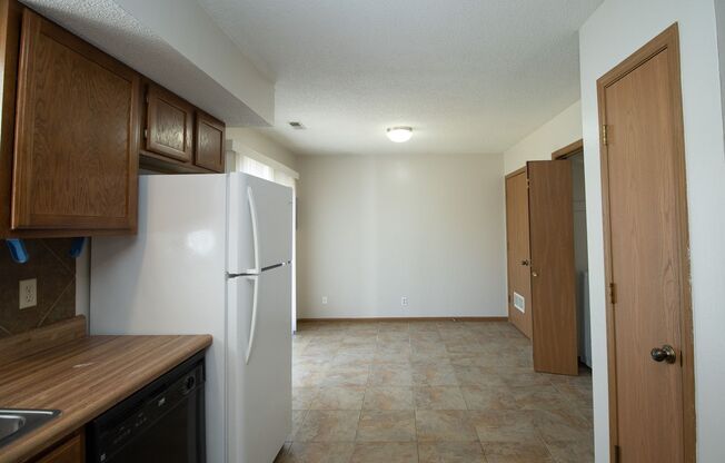 2 beds, 1.5 baths, $950, Unit 1222 Spurgeon Ct