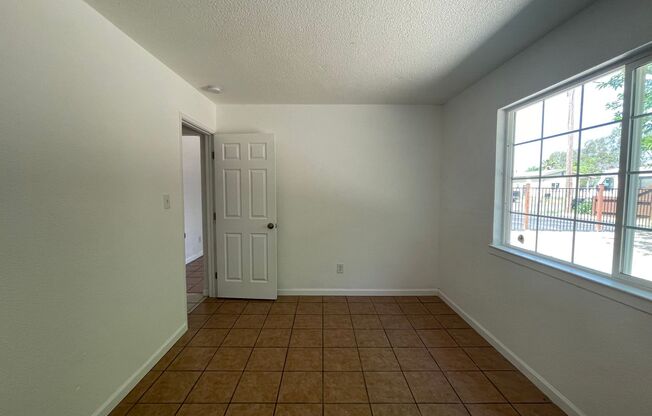 2 beds, 1 bath, $1,050, Unit #3