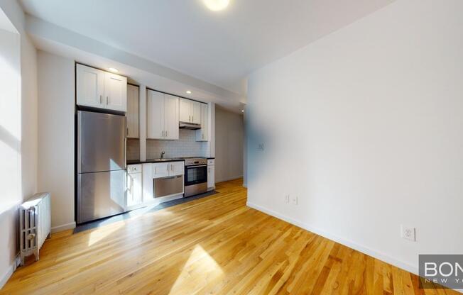 2 beds, 1 bath, $3,500, Unit 3RS