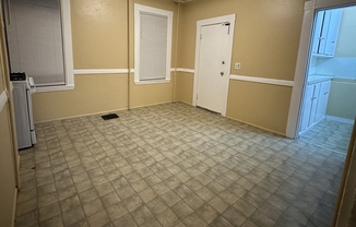 2 beds, 1 bath, $2,200, Unit 2