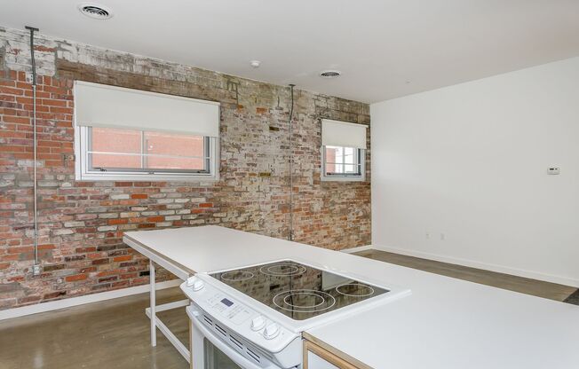 1 bed, 1 bath, $975, Unit Loft E