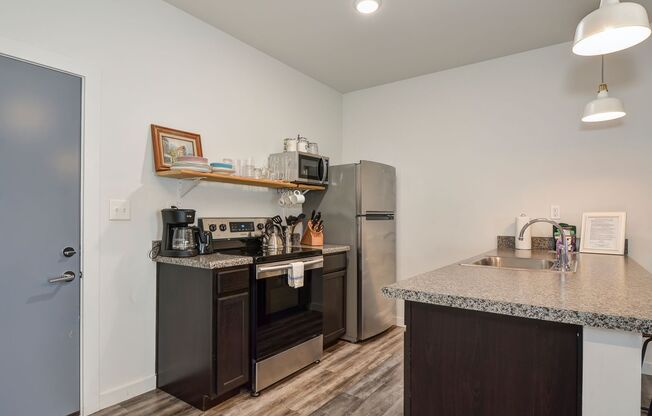 1 bed, 1 bath, 633 sqft, $995, Unit 217