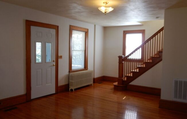 3 beds, 1 bath, $1,650