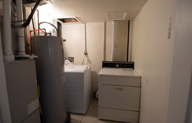 2 beds, 1 bath, 784 sqft, $1,100, Unit 1802 1E