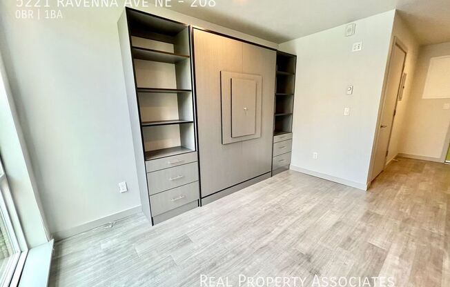 5221 Ravenna Ave NE