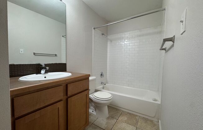 1 bed, 1 bath, 700 sqft, $1,054, Unit ELP2200-103