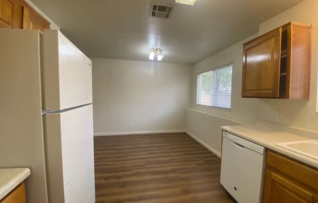 3 beds, 1.5 baths, 1,100 sqft, $1,450