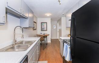 1 bed, 1 bath, 560 sqft, $626