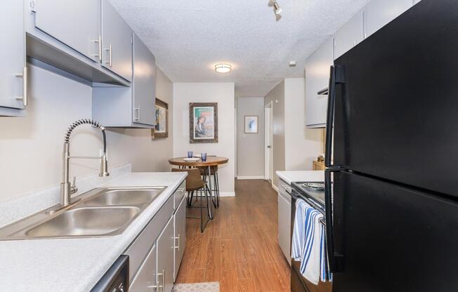 1 bed, 1 bath, 560 sqft, $641