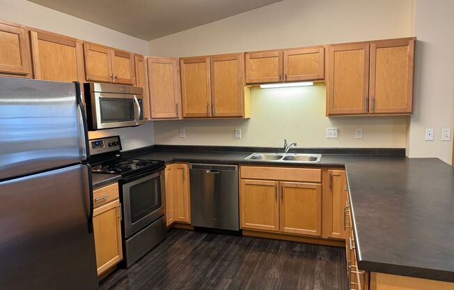 2 beds, 2 baths, 982 sqft, $1,220, Unit 621-203