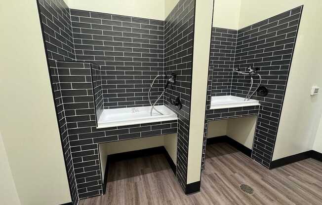 2-station dog wash (24 hours)