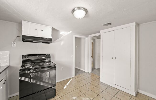 3 beds, 1 bath, $1,295
