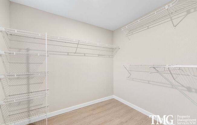 1 bed, 1 bath, 735 sqft, $1,565, Unit C36