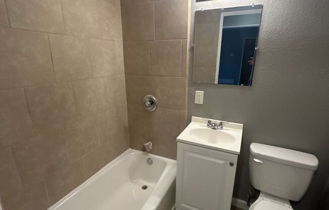 2 beds, 1 bath, 750 sqft, $1,095, Unit B10 1011 16