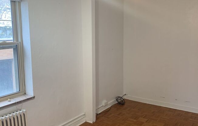 2 beds, 1 bath, $1,750, Unit 309C