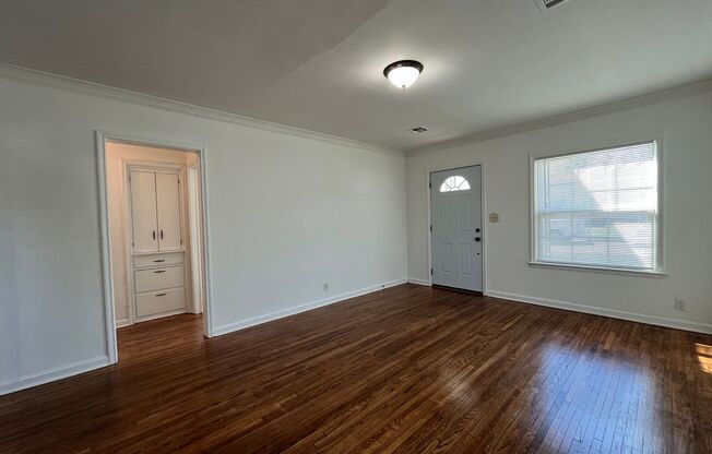 Adorable 2 bedroom 1 bath home in Tulsa.