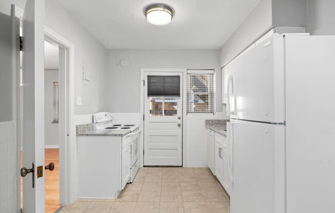 2 beds, 1 bath, $1,195, Unit 5825-2S