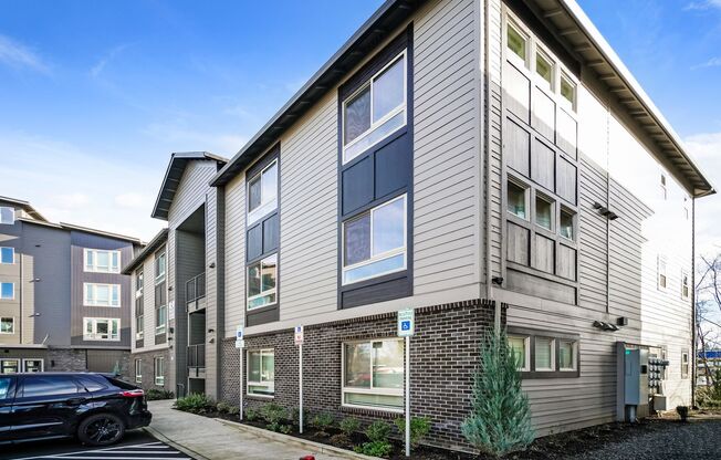 1 bed, 1 bath, 655 sqft, $1,395, Unit 210