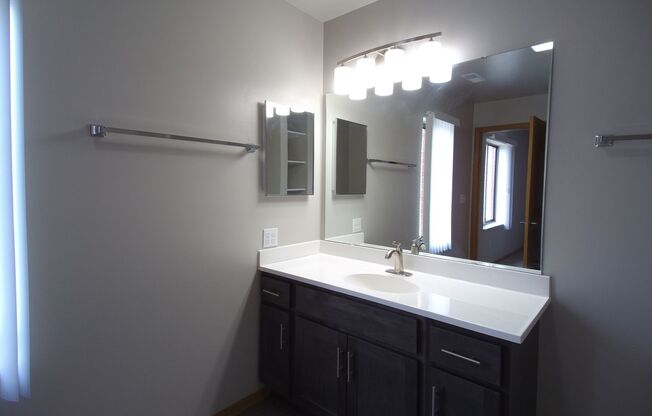 2 beds, 2 baths, 1,080 sqft, $1,850, Unit 800-108
