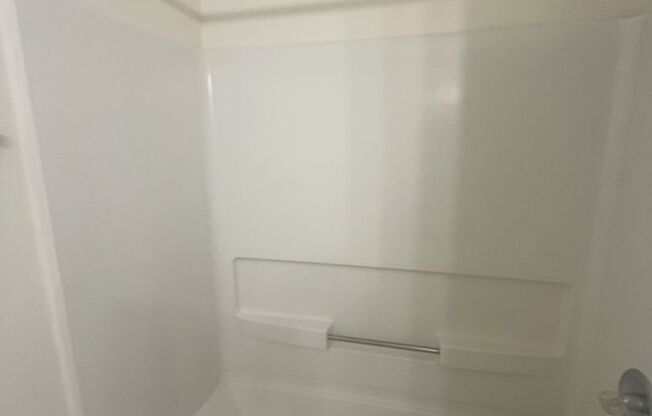 University Woods- Room available for rent! Application fee credited back to first full month's rent!!
