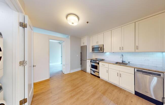 2 beds, 1 bath, $5,795, Unit 901