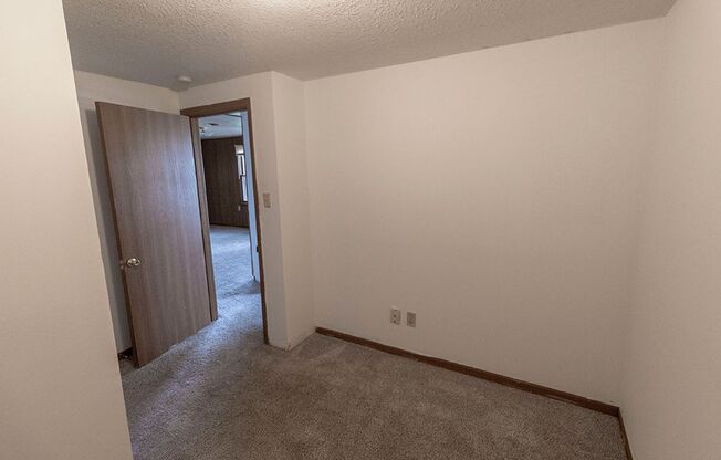 3 beds, 1 bath, $1,295, Unit B