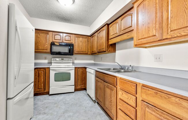 3 beds, 1 bath, $1,500, Unit 2W