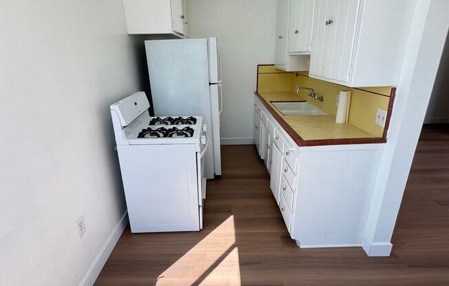 Beautifully Remodeled Apartment in Hyperion Ave., LA