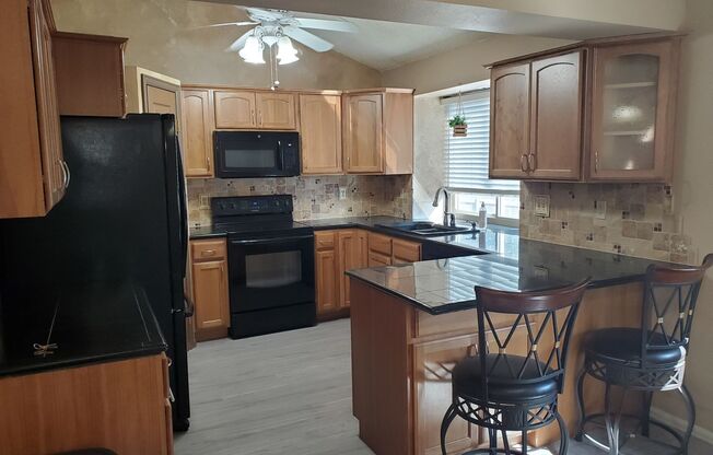 Amazing 3 Bed 2 Bath Home in Briargate!!