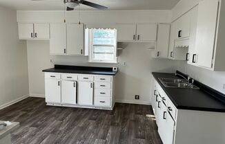 3 beds, 1 bath, $1,450