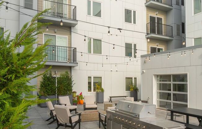 2 beds, 2 baths, 915 sqft, $2,300, Unit 416