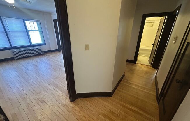 1 bed, 1 bath, $1,195, Unit 61