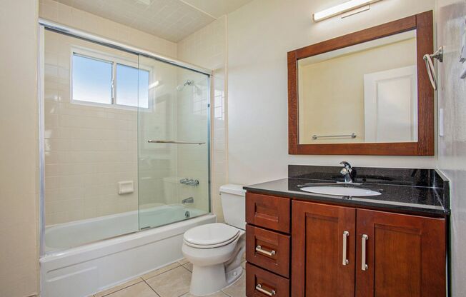 2 beds, 1.5 baths, $2,900, Unit 2150 Santa Clara Ave #F