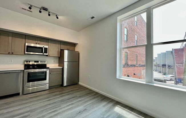 Studio, 1 bath, 450 sqft, $1,372, Unit 204
