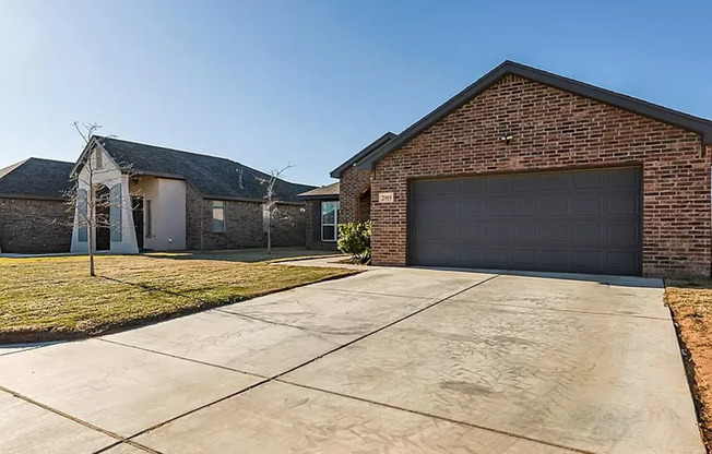 Gorgeous Luxury 3/2/2 in Viridian! Lubbock Cooper School District!