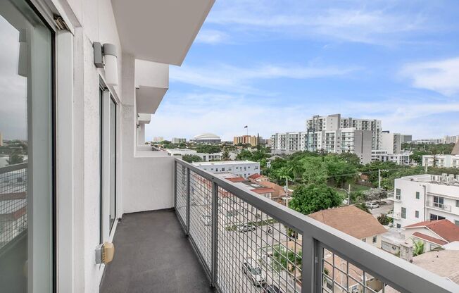 2 beds, 2 baths, 833 sqft, $2,650, Unit 606