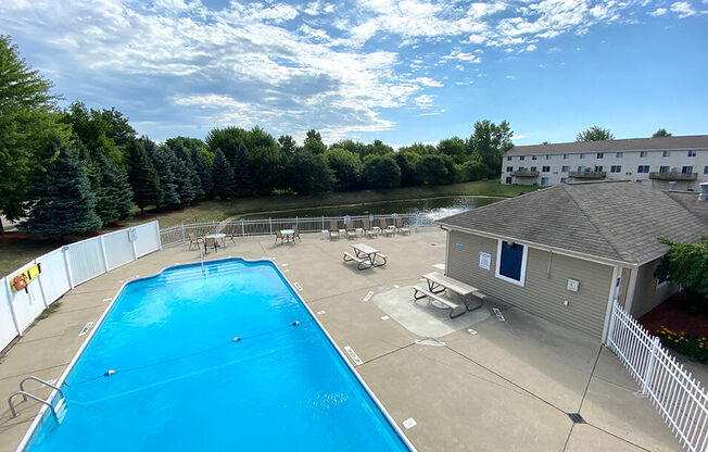 swimming pool at Bloomfield Townhomes in Kentwood MI