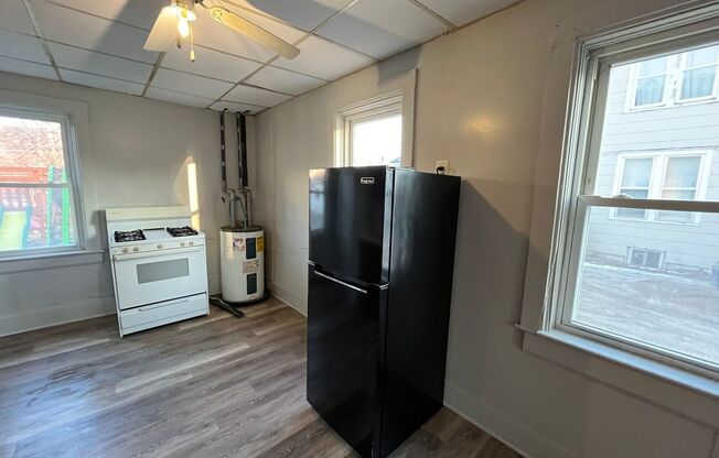 Studio, 1 bath, 300 sqft, $495, Unit #B