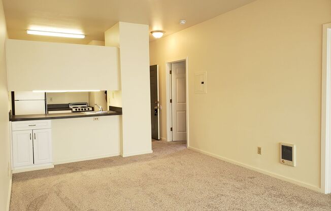 2 beds, 2 baths, $1,395, Unit 216