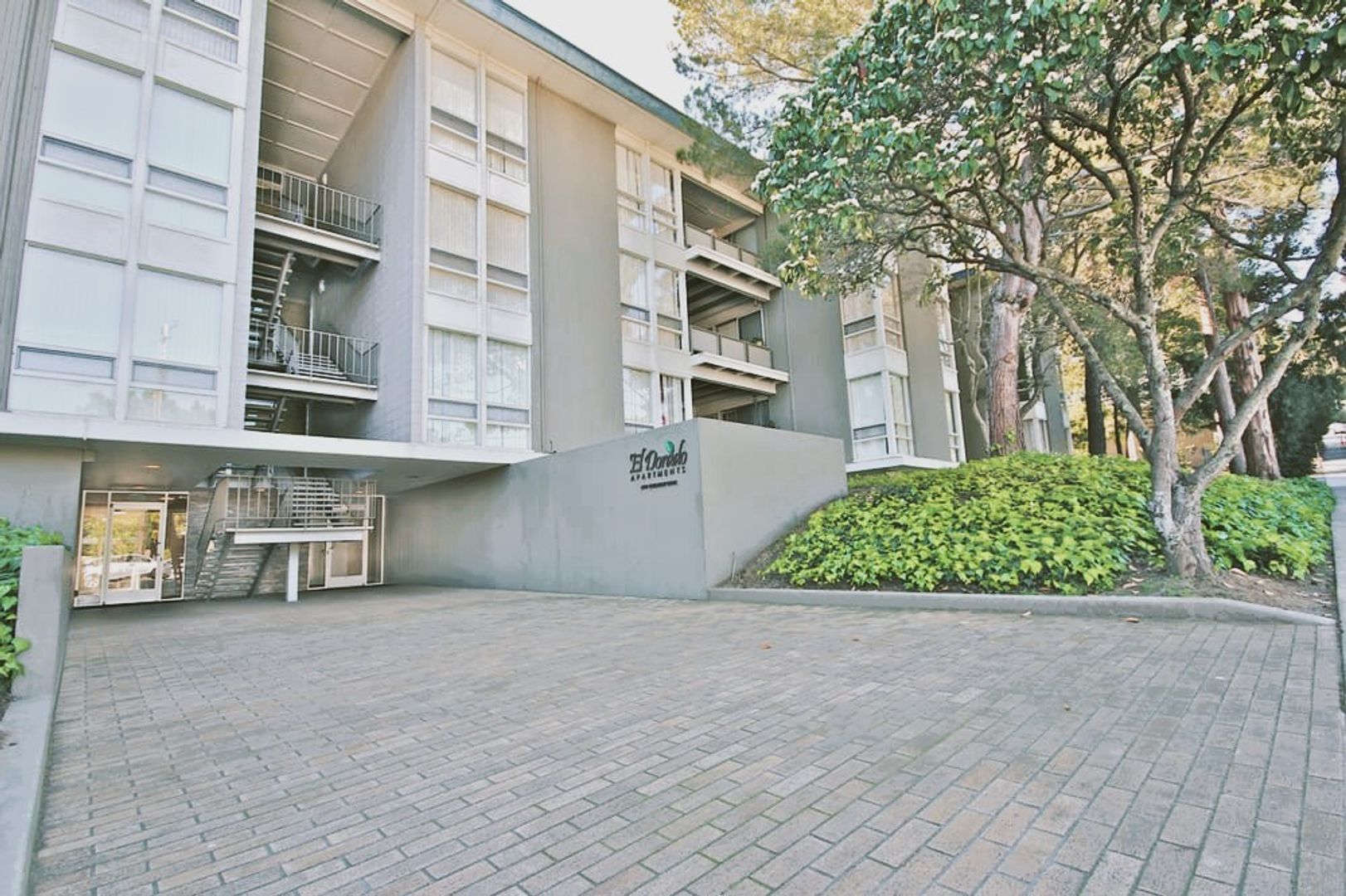 2101 Carlmont Drive