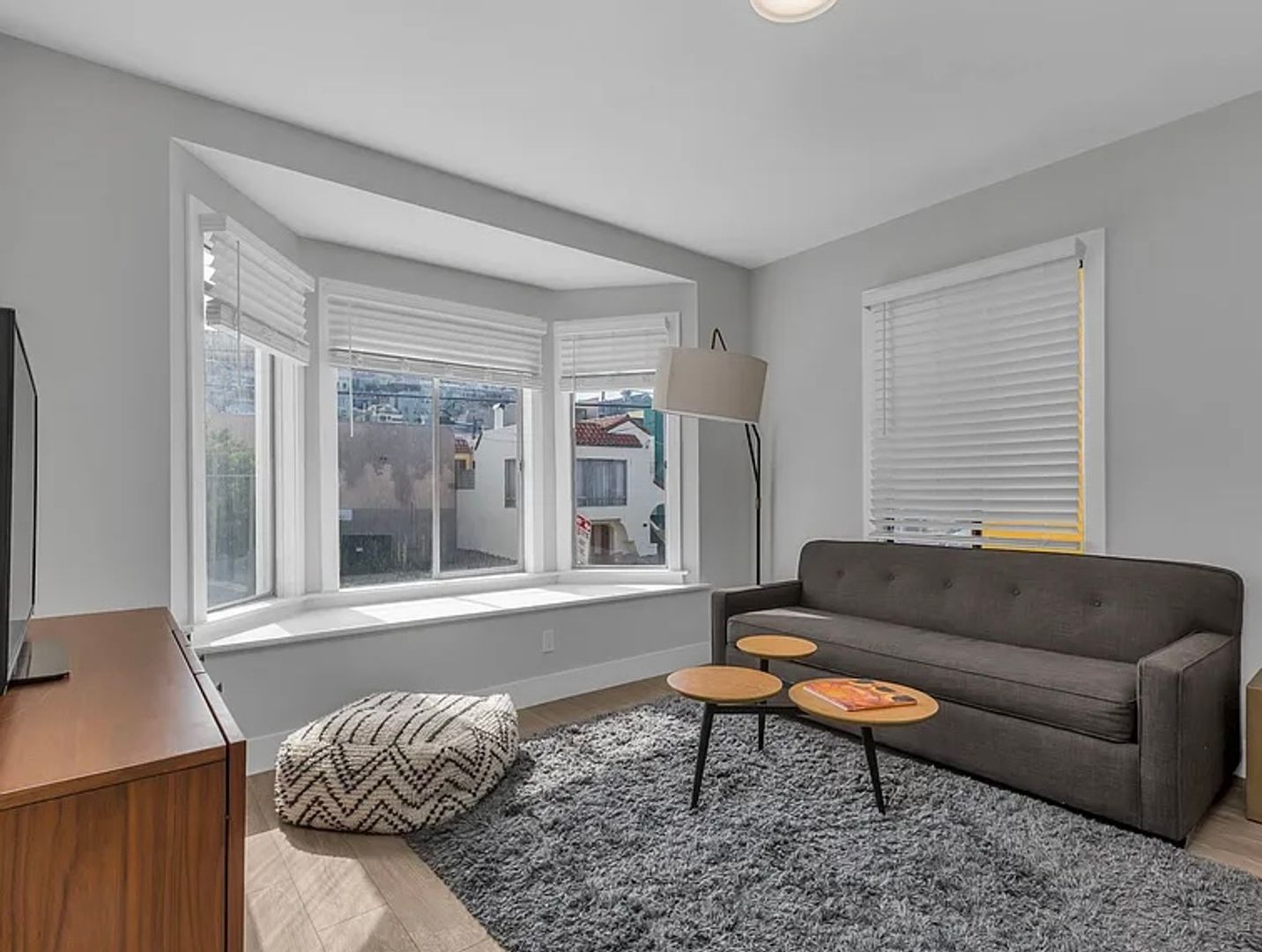 40 Tiffany Avenue (1288r)