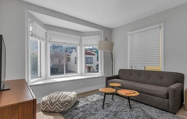 40 Tiffany Avenue (1288r)