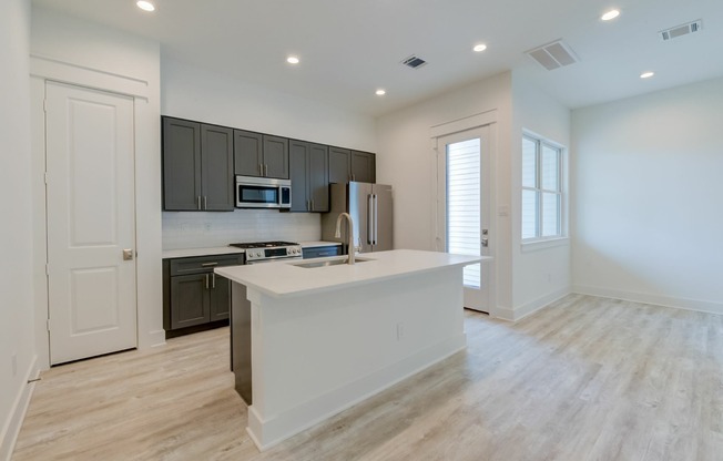 The Grove at Oak Forest Apartments